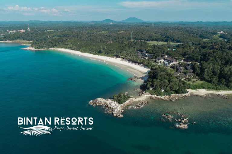 Pemandangan indah Pantai Lagoi Bay di Bintan Resorts